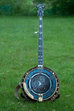 Laljipota:  Stunning Gibson Earl Scruggs Golden Deluxe 5-String Banjo With A Custom