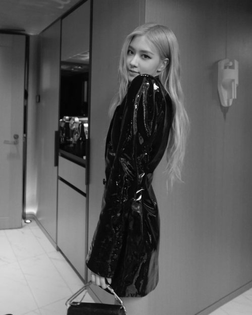 blackpinkofficial:  [IG] 190924 roses_are_rosie: gettin ready for it @ysl 🖤  