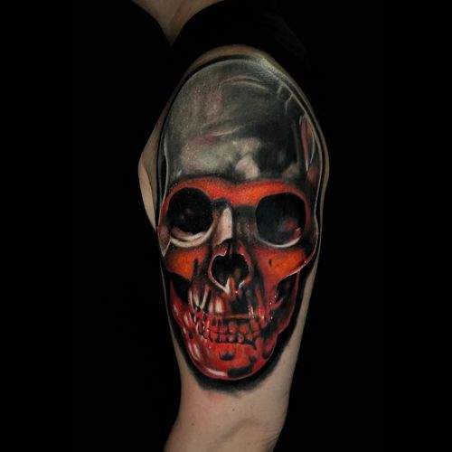 #skulltattoo  Arreglo de un tatuaje mal elaborarado, repasado por completo para darle vida.  #johane