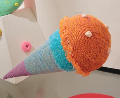 編みアイスクリーム　　　2018神奈川県民ホール　おかしなお菓子の家展