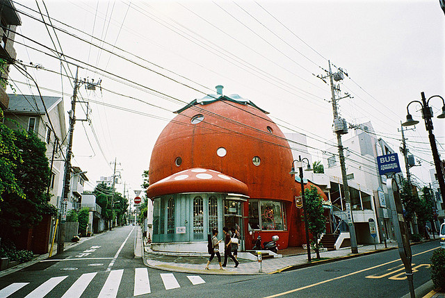 dreams-of-japan:  strawberry house by jollygoo on Flickr.  19/12/13