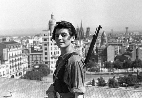 averydirtyoldman: vintageeveryday:  Marina Ginesta, a 17-year-old communist militant, overlooking Barcelona from Hotel Colón during the Spanish Civil War, 1936. Read more here…  The article mentions Orwell’s book about his time in the Spanish Civil