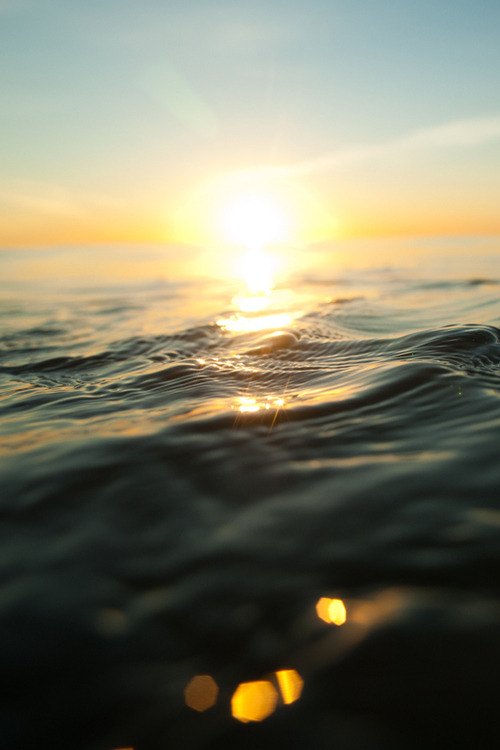 c1tylight5:  Water texture , sunset and flares | Ian Zamora       