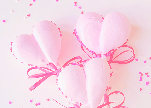 nigai:Meringue Heart Pops (by Beth)