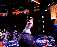 gleek4snix:onlysadd:Anne Hathaway & Emily Blunt - Lip Sync Battleif you even knew the happiness 