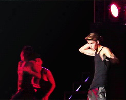 kyliezz:  Justin taking his shirt off during boyfriend [x] 