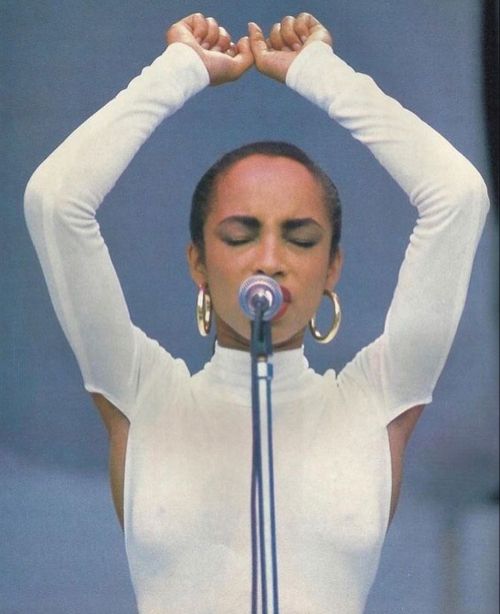 a-state-of-bliss:    Sade @ Live Aid (1985)