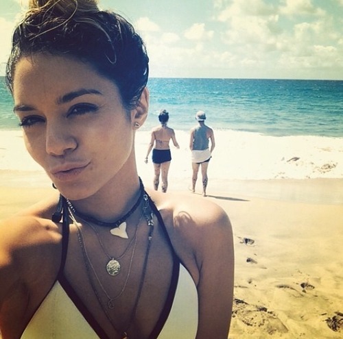 hudgens-online:  Beach life with the lovebirds @stellahudgens@alecholden 