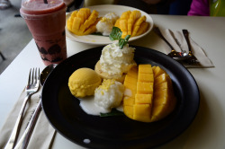 delectabledelight:  Mango with Sticky Rice (by Faisal Aljunied) 
