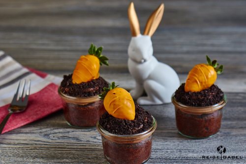 bakeddd: chocolate cake in a jar with strawberry-carrots click here for recipe