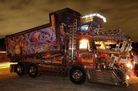 odditiesoflife:  The Amazing Dekotora Trucks of Japan Covered in chrome and gleaming