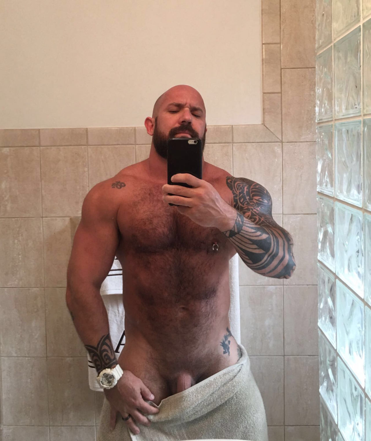 bigredatl:  nippig:  Afonsohttp://myfavoritemusclemen.tumblr.com/archive  That ass