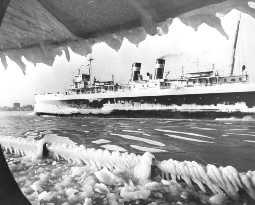 Grand Trunk Car Ferry, Port of Milwaukee, Lake Michigan, Wisconsin, 1930s-60s.   via: Milw