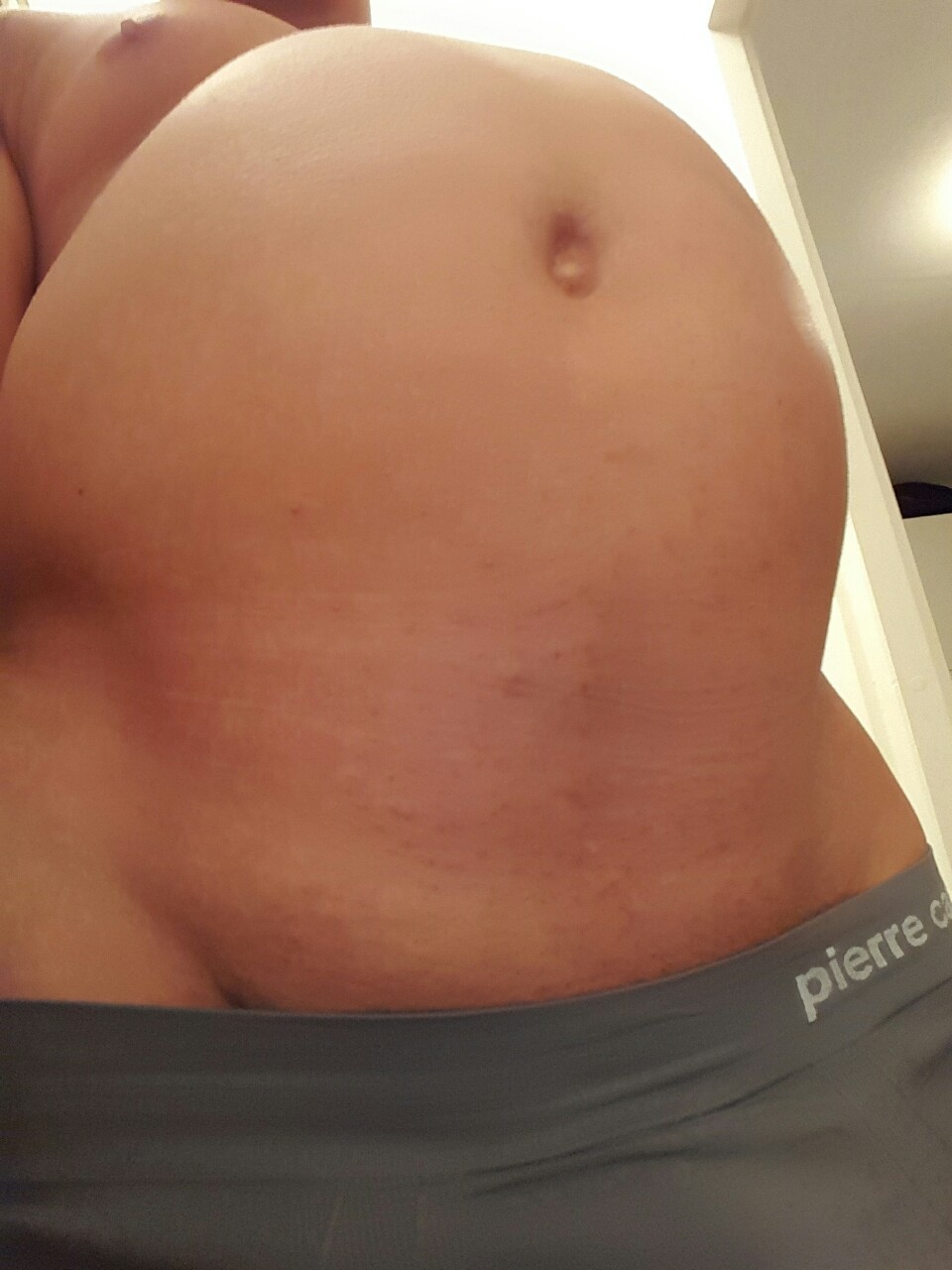 bellylovert:  My belly after 4 days of all day stuffing…i guess i never been this