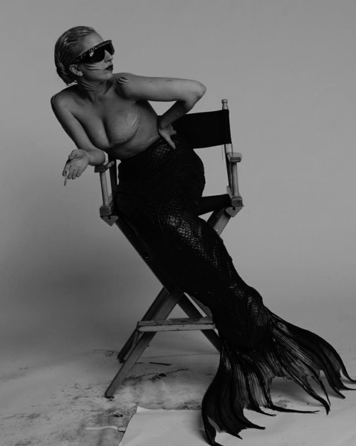  [PHOTO]— Lady Gaga for Harper’s Bazaar by Inez and Vinoodh, 2011.