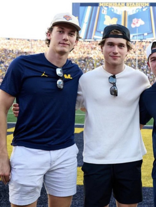 So Like. Do You Think Macklin Is Trying To Use Luke As An In To Get A Lakehouse Invite So He Can Meet
