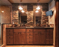 sweetestesthome:  Master bath….love the rock wall!