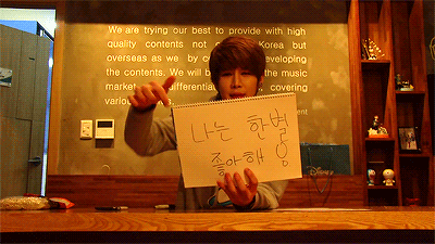 jaehwan-shii-deactivated2014101:  Hanbyul’s two most useful Korean phrases 나는 레드애플 좋아해 (I