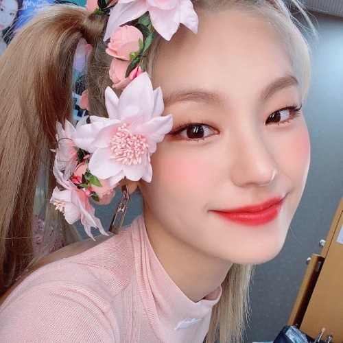 fyeah-itzy: 믿지랑 벌써 1년이다아아 우리 벌써 1년이 됐어요!! 있지를 사랑해 주는 믿지가 있어서 항상 고맙고 감사하고 너무 행복해요❣ 믿지가 제일 멋진 거 알고 있나 