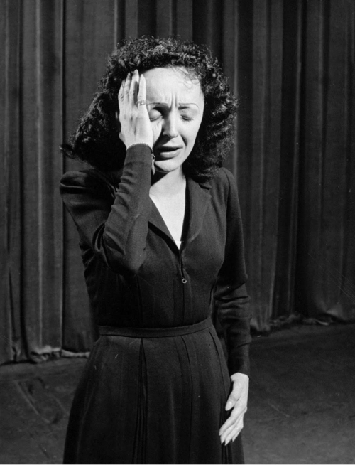 newloverofbeauty:Edith Piaf by Gjon Mili  (1946)