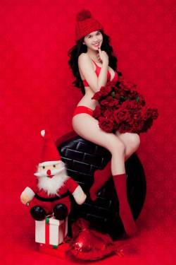 Merry Christmas - from the Vietnamese Queen of Lingerie Ngọc Trinh&hellip;