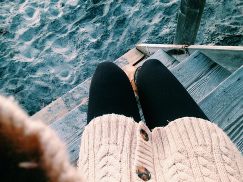 liveloveevintage:cozy sweaters & twinkle lights are beach necessities
