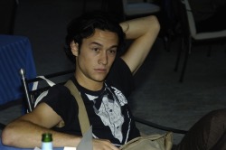 madlori:  dontbesillyo:  jgl - unedited shot from the mysterious skin era …   — by request — ;o))   It was during this period for him that I first noticed how astonishingly, hauntingly, uncannily like Heath Ledger he looked. 