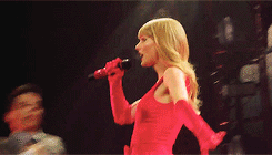 ts-folklore-updates:RED TOUR PERFORMANCES ➔ The Lucky One
