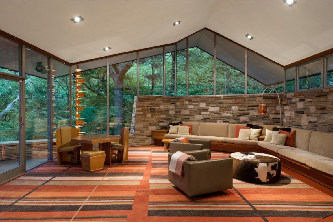 stuffaboutminneapolis:  Wanna buy this historic Frank Lloyd Wright house overlooking