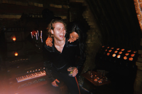 calumshood-ie:Luke, Ash and Cal on Sierra’s birthday party.
