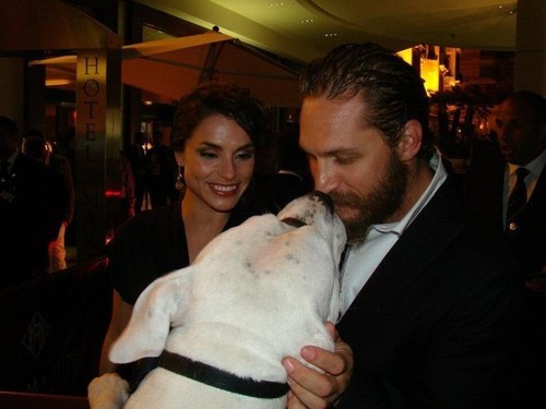 njschock:  camelbakwinebag:  reaperskeeper:  wtfzurtopic:  Tom Hardy loves every dog.   my life is over, i have died  njschock  OMG