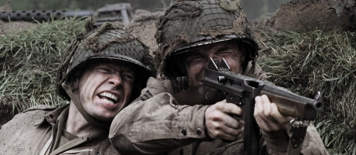 filmrevues:Band of Brothers (2001) - created by Stephen E. Ambrose, Tom Hanks & Steven Spielberg