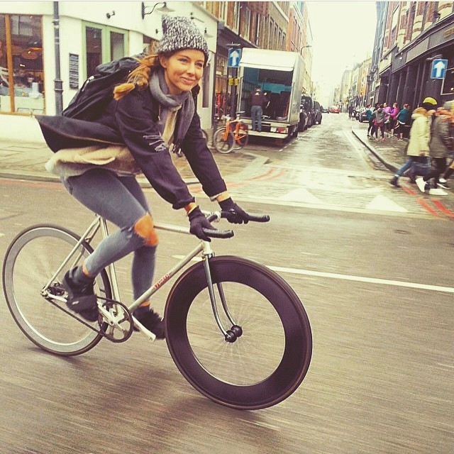 aislan:  GIRLS GONE FIXIE!  LET’S GO GIRLS!  @fixiegirls @girlsgonefixie  Rise