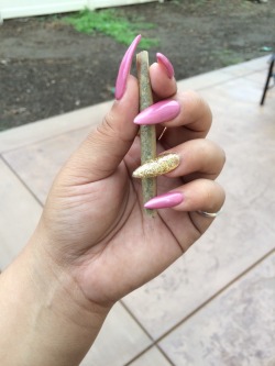 sailorstoner:  new claws and a free j 💖💅