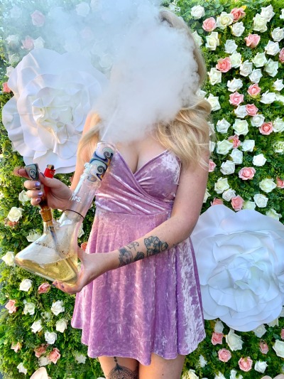 coralreefer420:My bong is my valentine 🥰💨Ok my husband is but these are cute