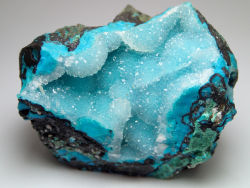 bijoux-et-mineraux:  Chalcedony coating Chrysocolla - Skorpion mine, Namibia 