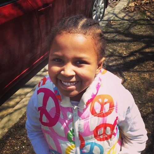 My lil muffin rocking #7braids in her hair. #family #thejrz #instaphoto #smileyface #beautiful