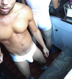 briannieh:  taking selfies while he cooks dinner 😁 #tuesday #briannieh   Instagram: Briannieh87