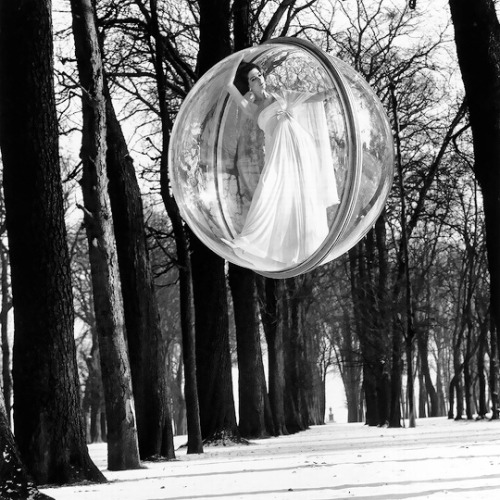 vintagegal:  Melvin Sokolsky- "Bubble series" adult photos