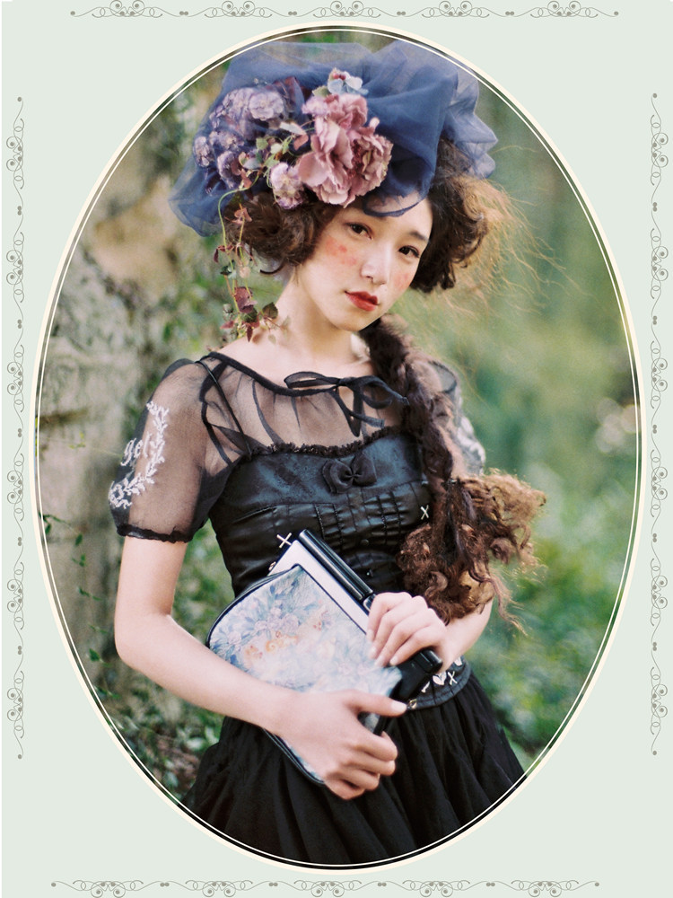 alicedollhouse:  isa-ribbon:  More dresses and blouses of Dark Mori Girl style, I