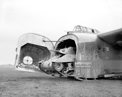 bmashine:Training landing of a light tank of the American production M22 “Locust” from the British t