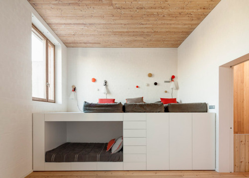 CASA 1014Architect : H ArquitectesPhotographer : Adria GoulaLocation: Granollers, Barcelona, SpainSt