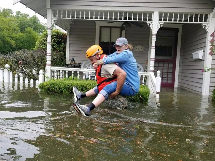 caitlinmaghan:  stateofdecline79:  southernsideofme:Texans have shown the world what