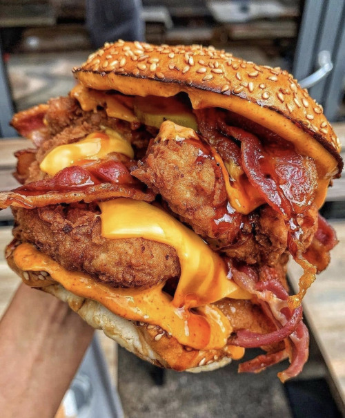 yummyfoooooood:  Huge Fried Chicken Burger