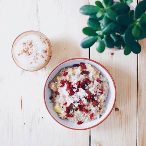 Cup of Coffee & Pineapple Porridge ☕️ Heute Morgen hatte ich mal wieder so Lust auf Kaffee (ich 