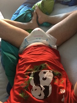 diaperboydk:  Waking up in a wet diaper really
