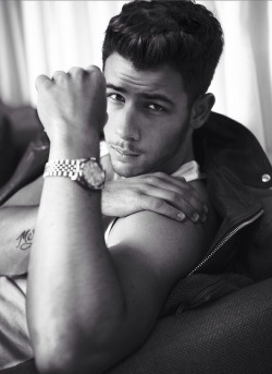 art-of-men:  sexyredbones:  bigmarv08:  Nick Jonas is soo mmmmm sexy!  I had to  =O