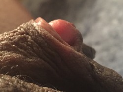 honeyclitgoddezz:  When I get this Horny I can’t think until someone sucks on it. 