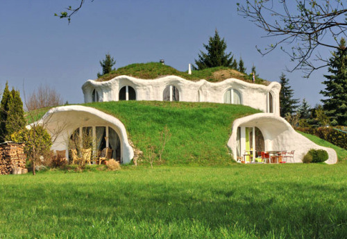 voiceofnature:  Modern Hobbit houses in Switzerland by Vetsch Architektur