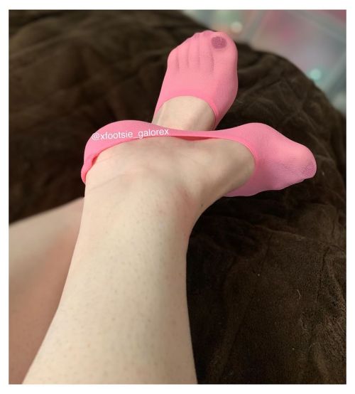 Another pic of my cute pink socks. . . . . . #longtoes #perfecttoes #beautifultoes #toesfetish #go